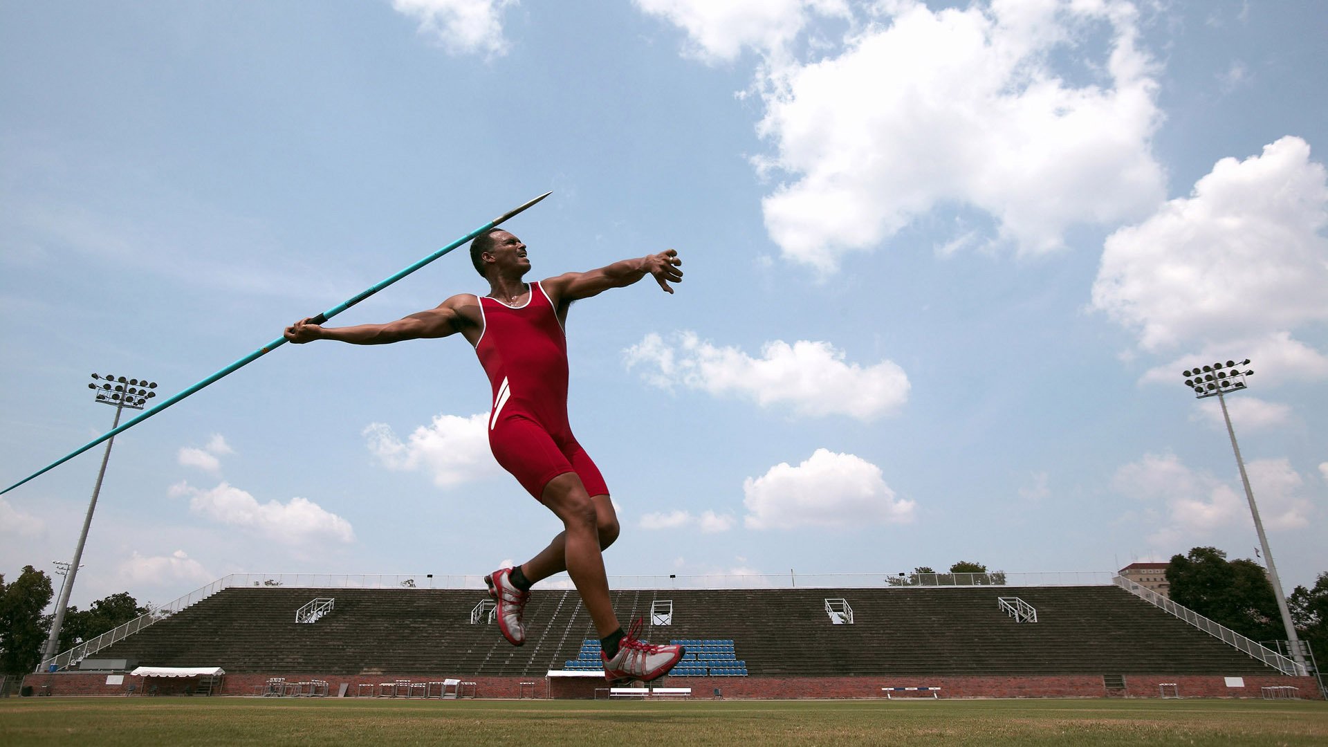 极限全天候运动秀:跨越天气的挑战